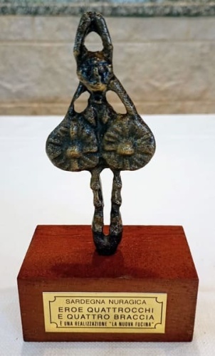Bronzetto Nuragico "Eroe quattrocchi e quattro braccia"